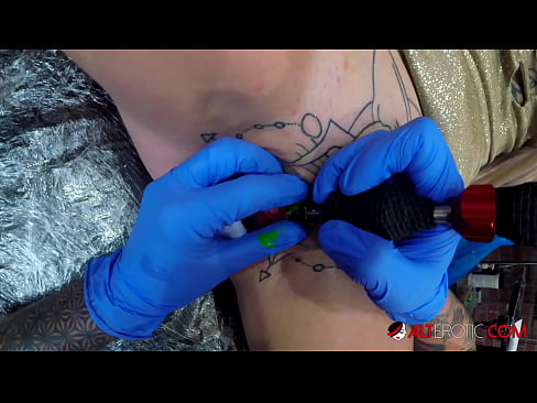 ❤️ Ekstreem tattooed hottie Sully Savage krige in tattoo op har klitoris ❌ Slutsen op fy.nomescriativos.top ❤